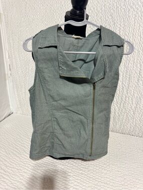 Sleeveless Asymmetric Zip Utility Vest - Sage Green hem and thread